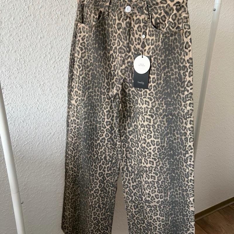 Wide Leg Leo Jeans